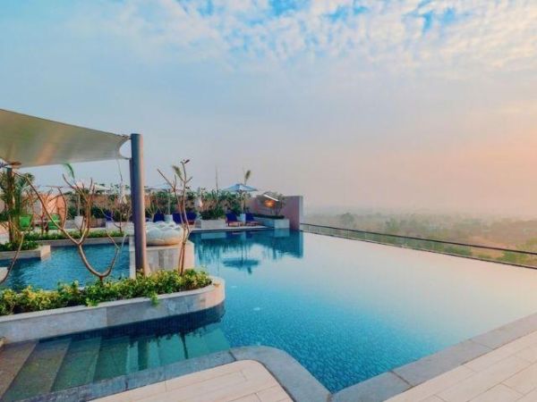 Infinity Pool Bar